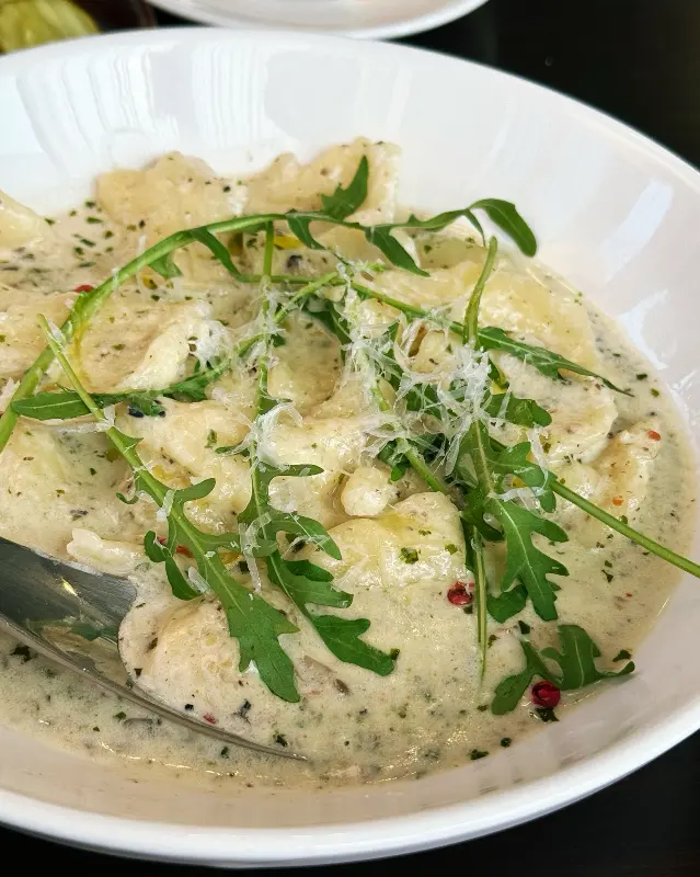 바질 크림 수제비 근접샷