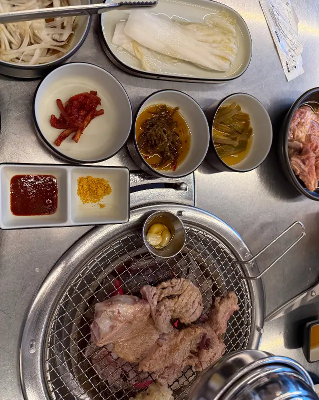 깔끔한 곁들임 찬