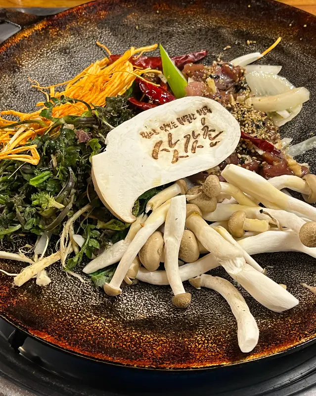 담백하고 쫄깃한 꿩만두