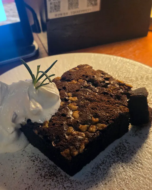 달콤한 브라우니와 아이스크림의 환상적인 만남