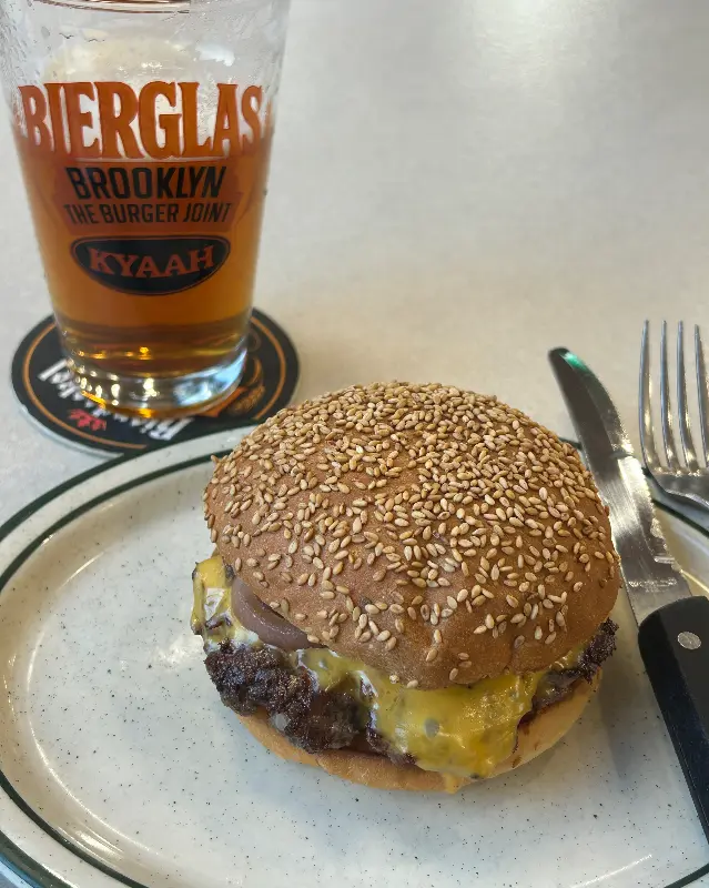 햄버거와 맥주의 조합