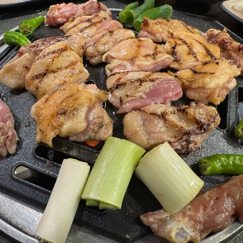 숯불 향이 가득한 닭갈비