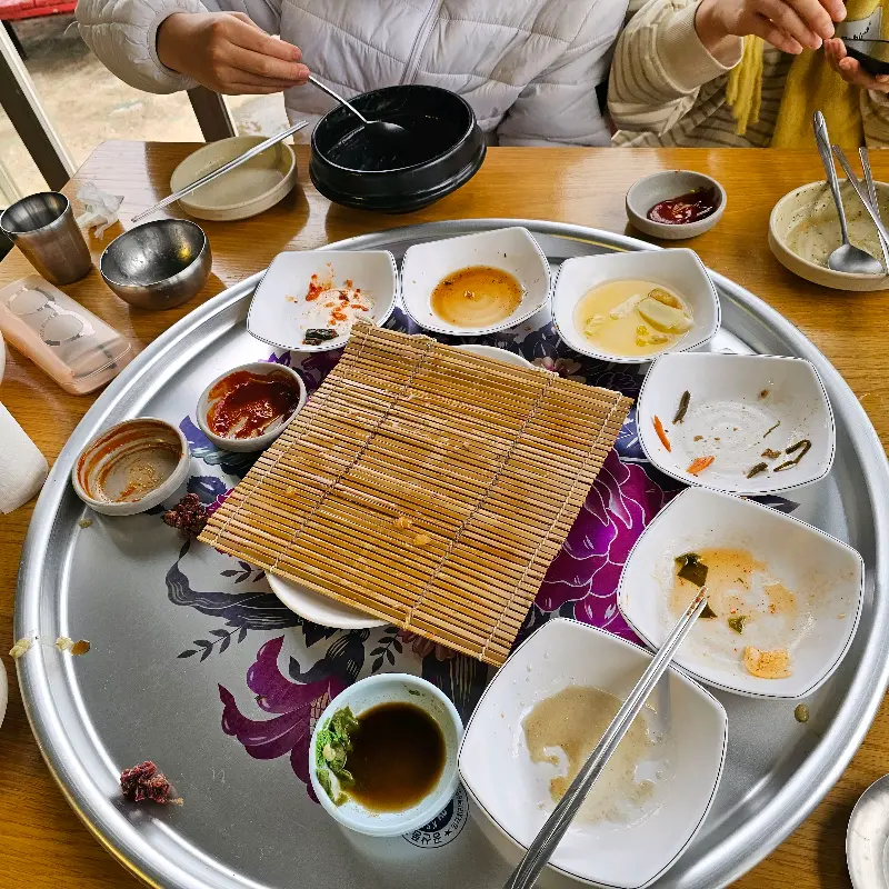 올레길해녀의집 식사 후 남은 잔해들