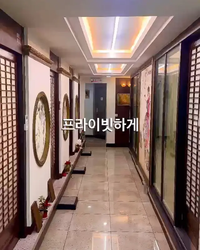 프라이빗 룸으로 향하는 복도