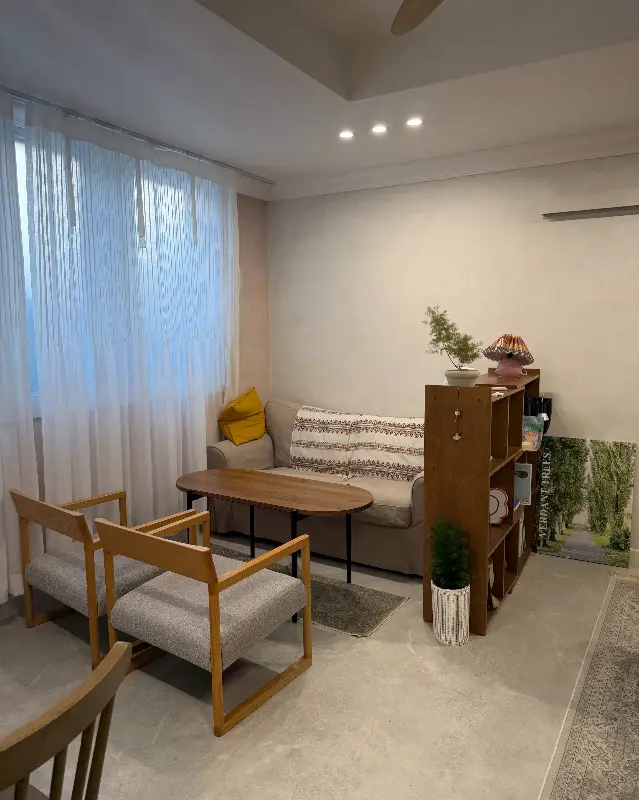 카페 내부 소파 좌석