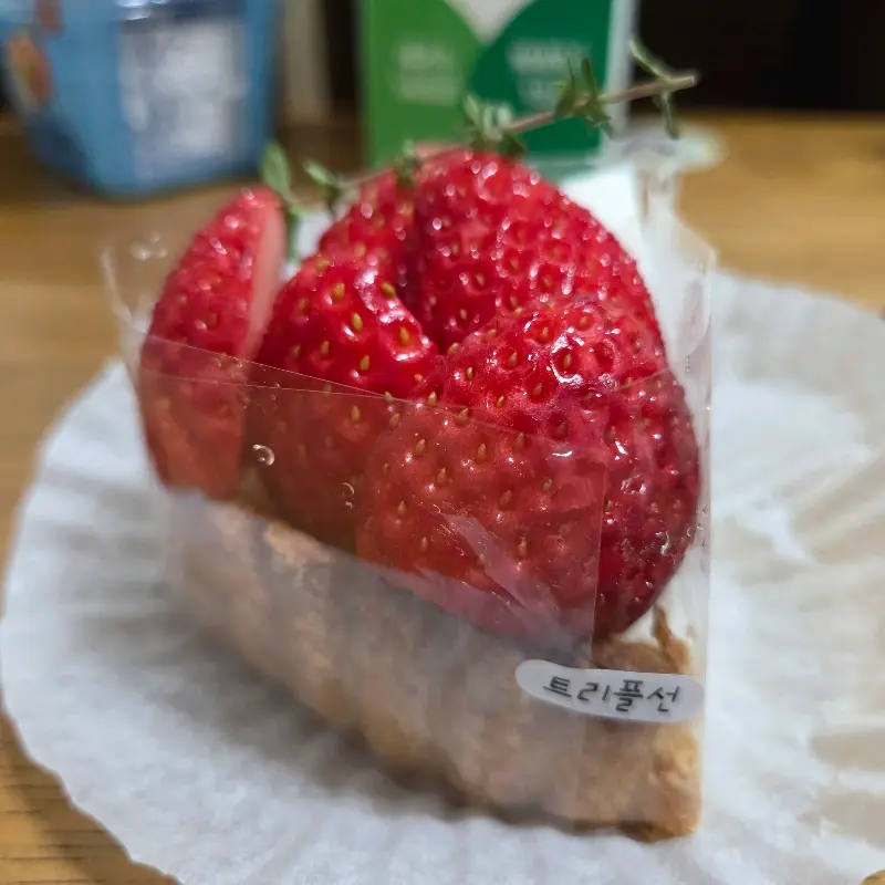 생딸기타르트 비주얼