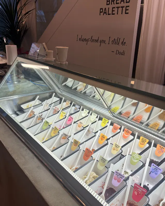 다양한 스프레드를 맛볼 수 있는 쇼케이스