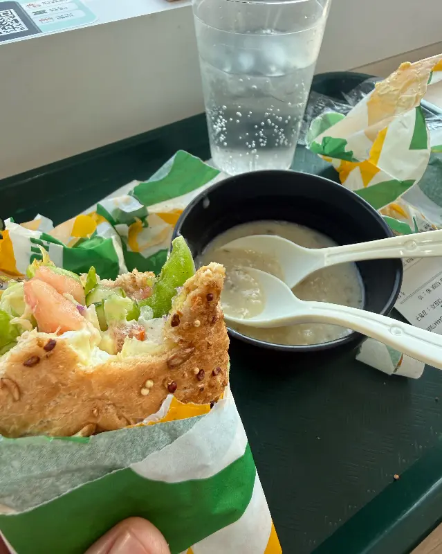 샌드위치와 스프 근접샷