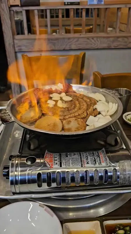 화려한 불쇼와 함께 즐기는 곱창