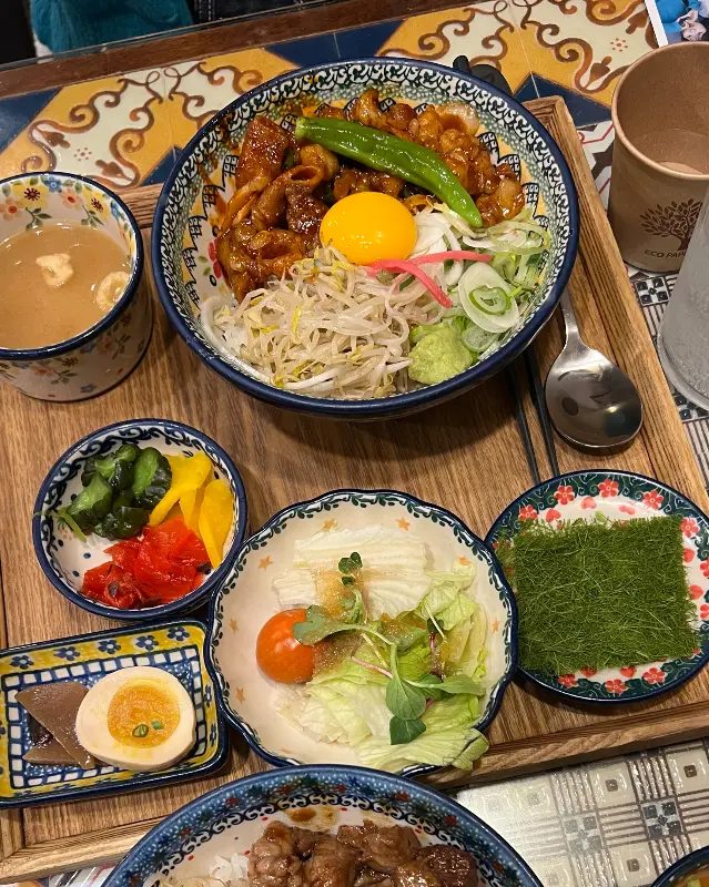 큐브 스테이크 덮밥