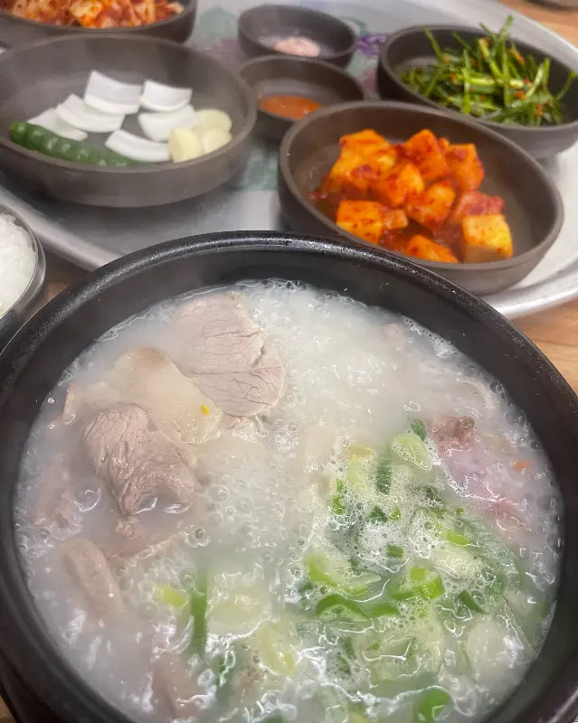 맛있는 국밥 한 상 차림