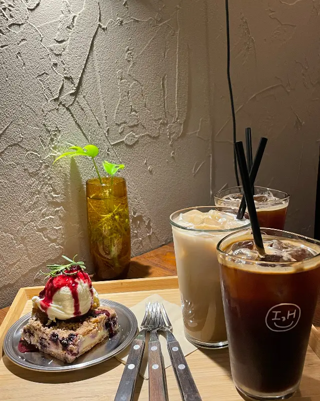 보기만 해도 행복해지는 디저트와 커피