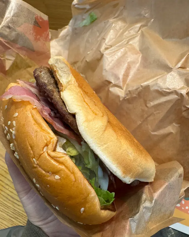 포장지 속 와퍼