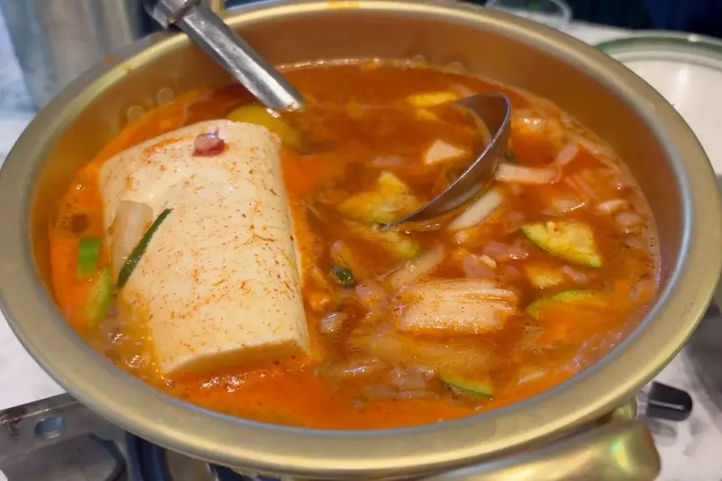 보글보글 끓고 있는 순두부찌개
