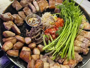 솥뚜껑 위에 펼쳐지는 전주 미식 기행, 삼겹살 맛집의 향연