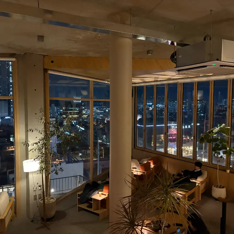 오차오차의 고즈넉한 실내 전경