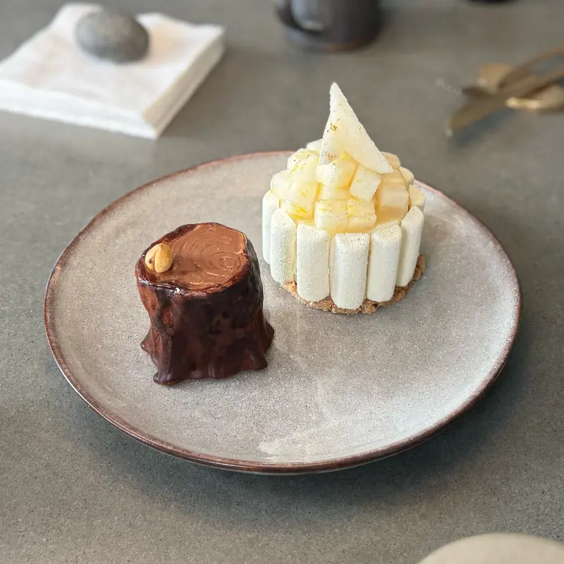 태운 카카오 나무와 배 샤를로뜨