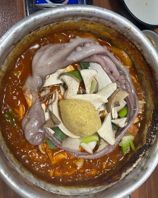 낙지 한 마리가 통째로 들어간 닭도리탕