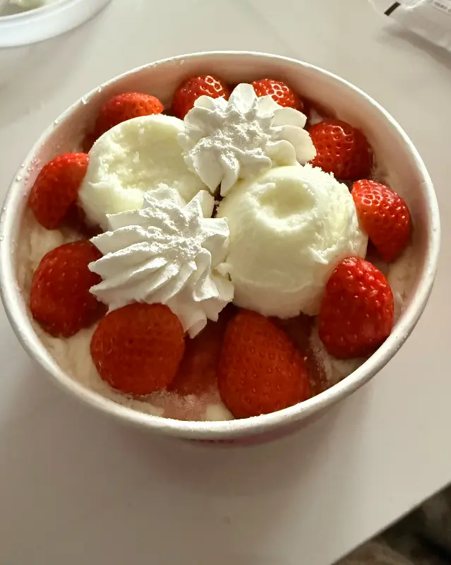 딸기 빙수