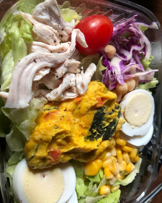 콥샐러드의 다채로운 비주얼