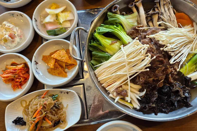 푸짐한 양의 소불고기전골