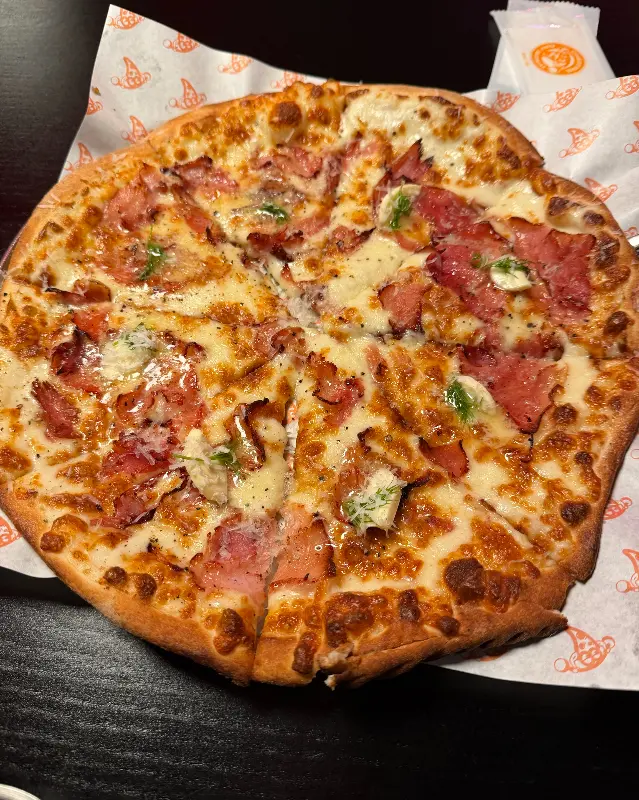 잠봉뵈르 피자의 아름다운 단면