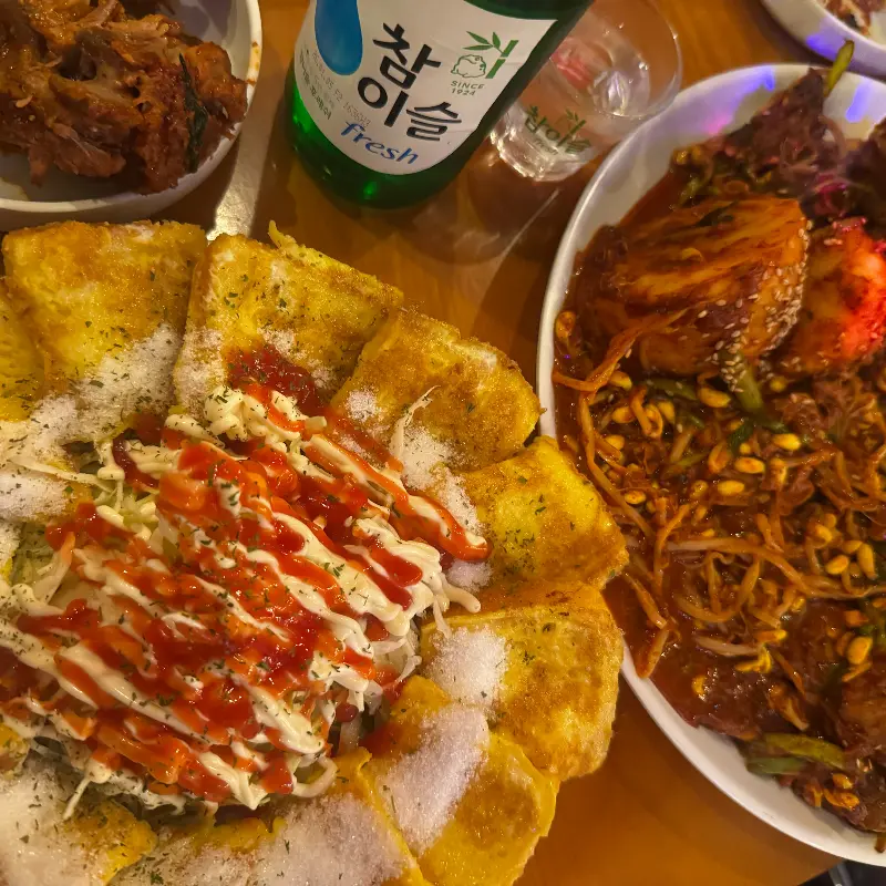 푸짐한 양을 자랑하는 콩나물 뼈찜