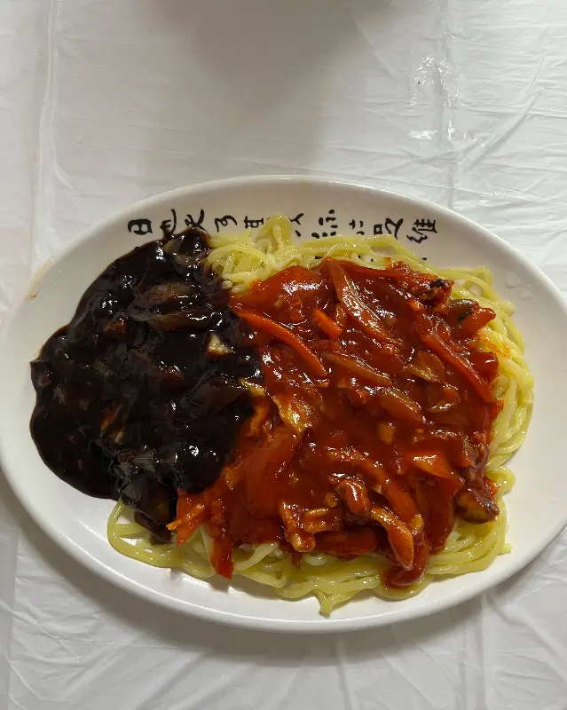 먹음직스러운 볶음짬짜면