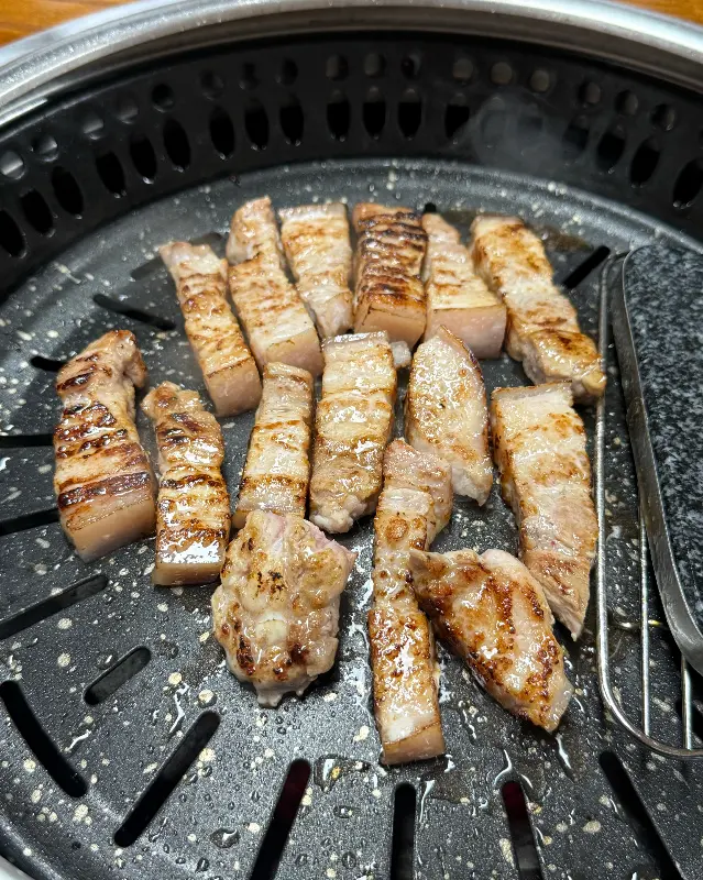 잘 구워진 돼지갈비