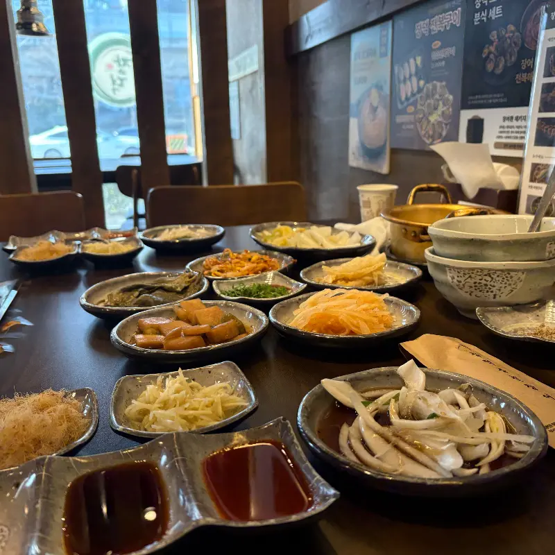 맛깔스러운 밑반찬들