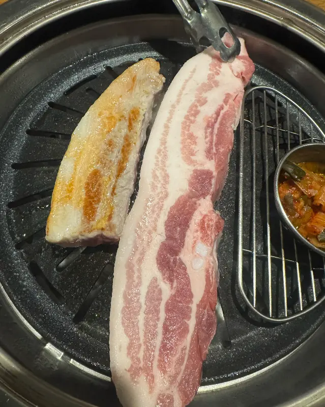 노릇노릇 익어가는 듀록 삼겹살