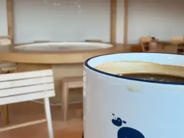 성산일출봉 아래, 염전의 봄에서 맛보는 인생 소금빵 맛집 클라쓰