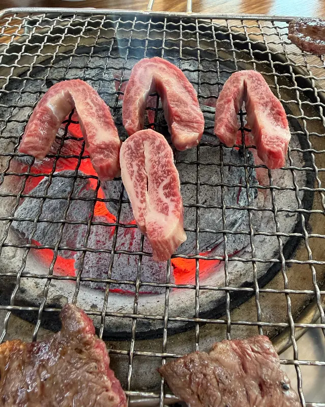 숯불 위에 지글지글