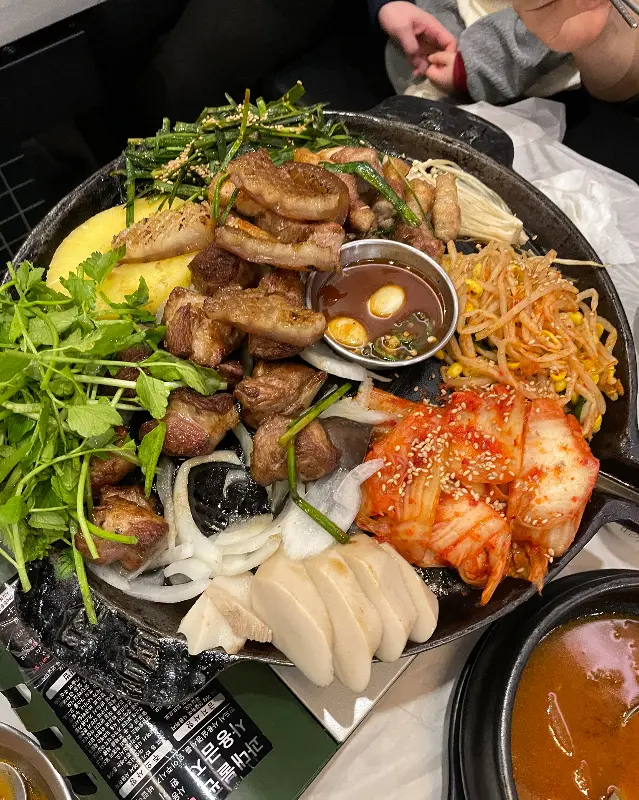 육즙 가득한 통삼겹살