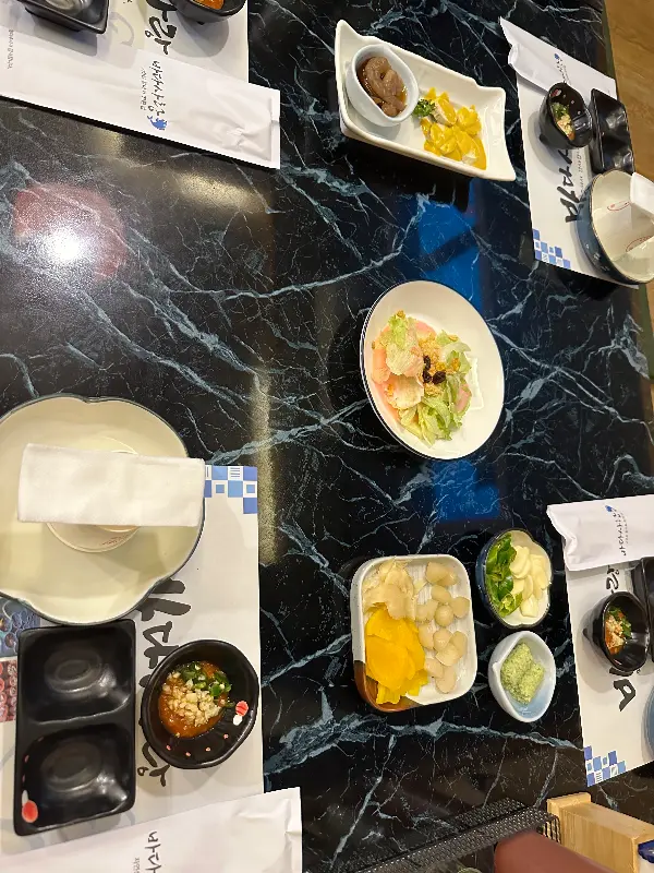 정갈하게 차려진 테이블 세팅