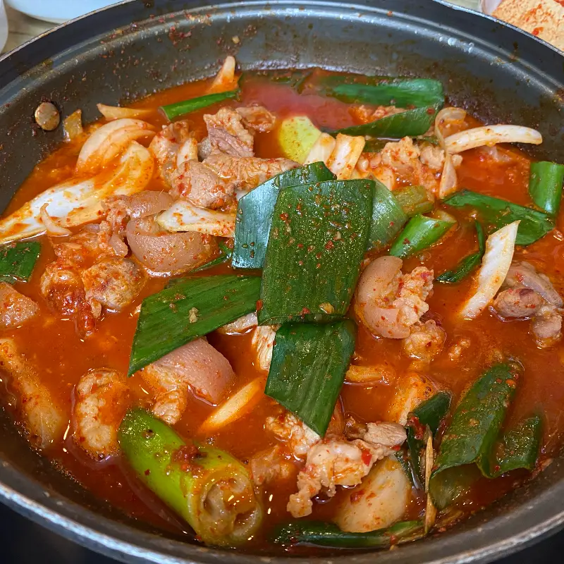 보글보글 끓고 있는 김치찌개