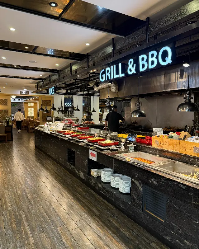 더펠리즈 뷔페 내부