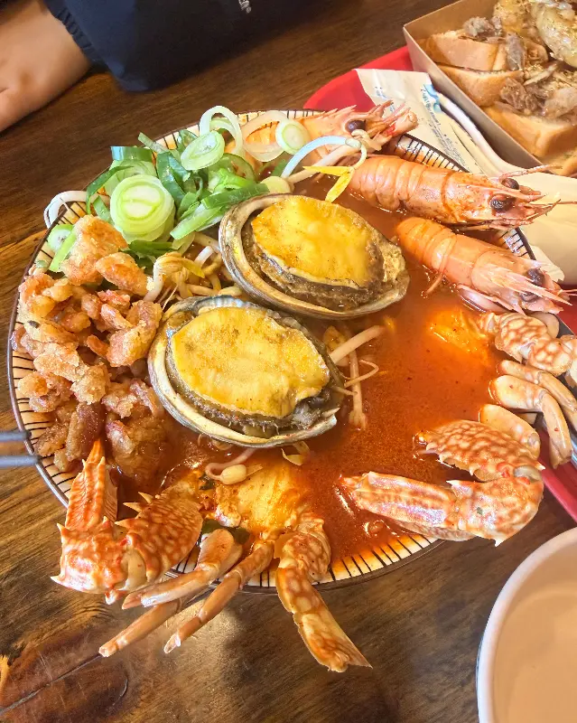 해산물이 가득한 라면