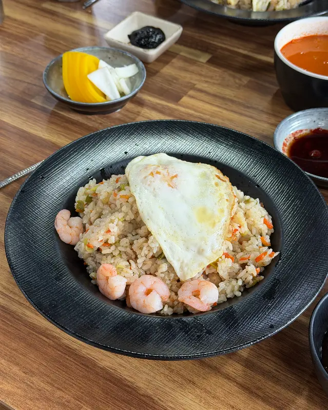 볶음밥에 계란후라이 추가