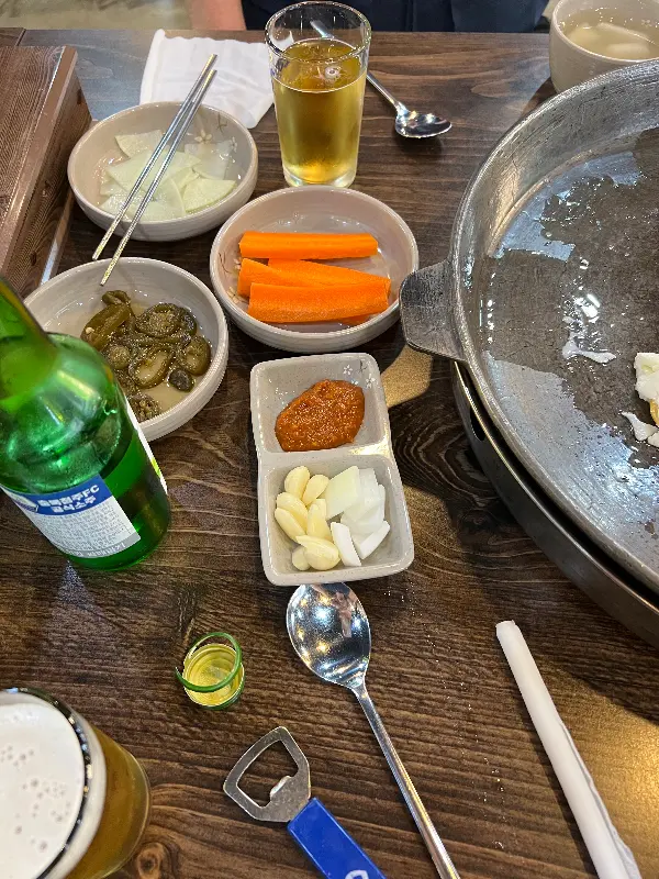 정갈한 기본 반찬 세팅