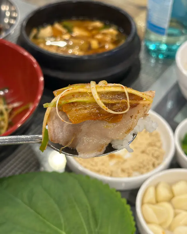 쌈에 싸 먹는 삼겹살