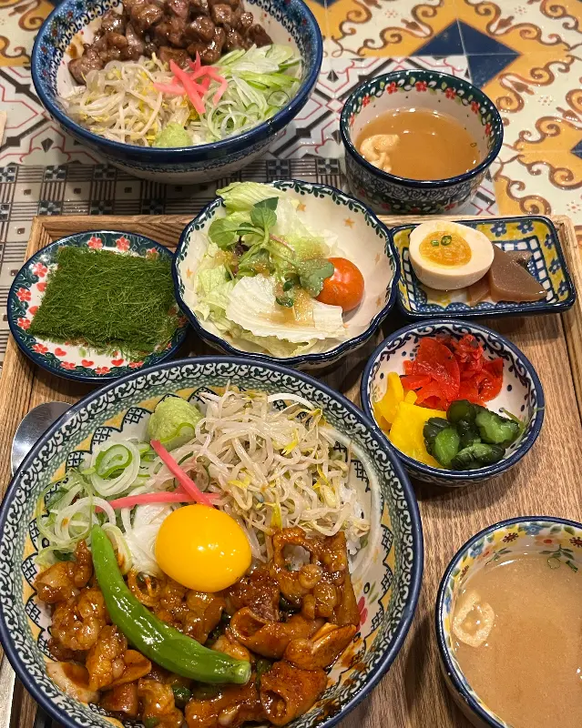 스테이크 덮밥 한상차림