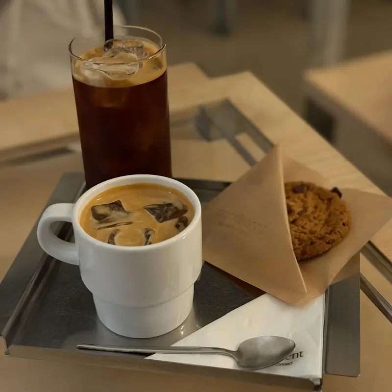 센티멘트의 커피와 쿠키