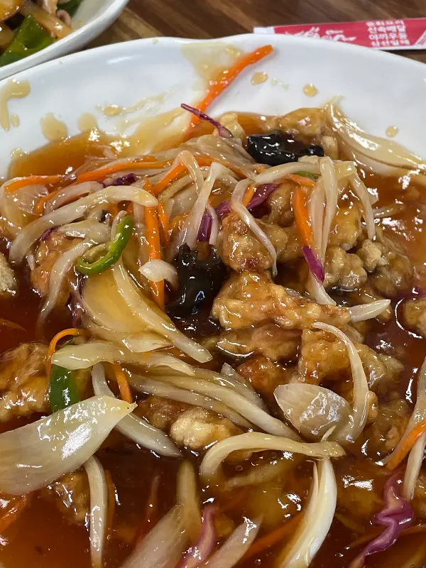 윤기 좔좔 흐르는 탕수육