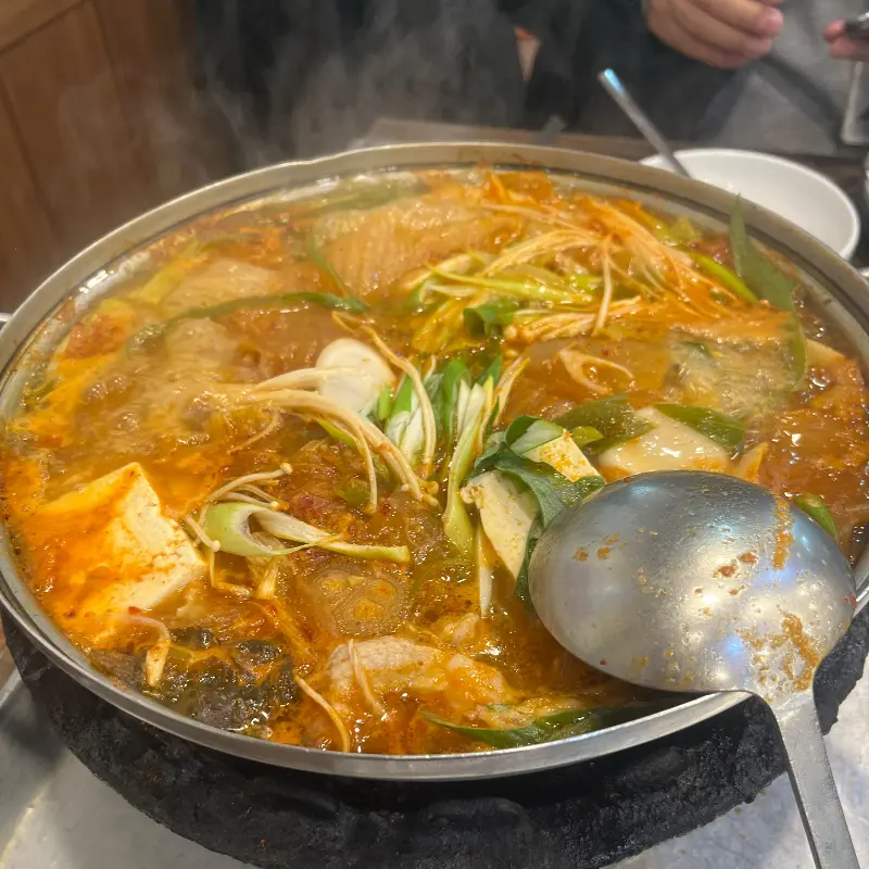 푸짐한 김치전골