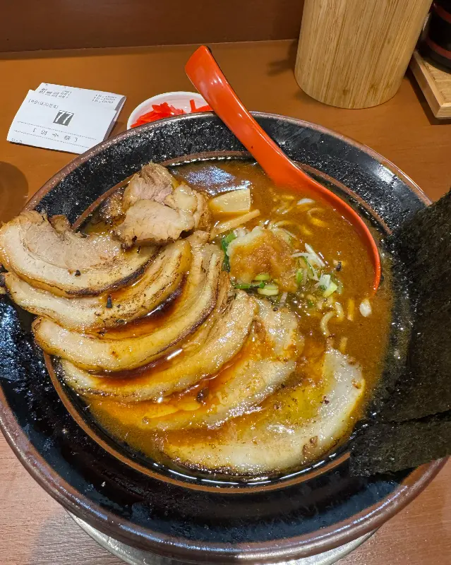 차슈가 듬뿍 올라간 라멘