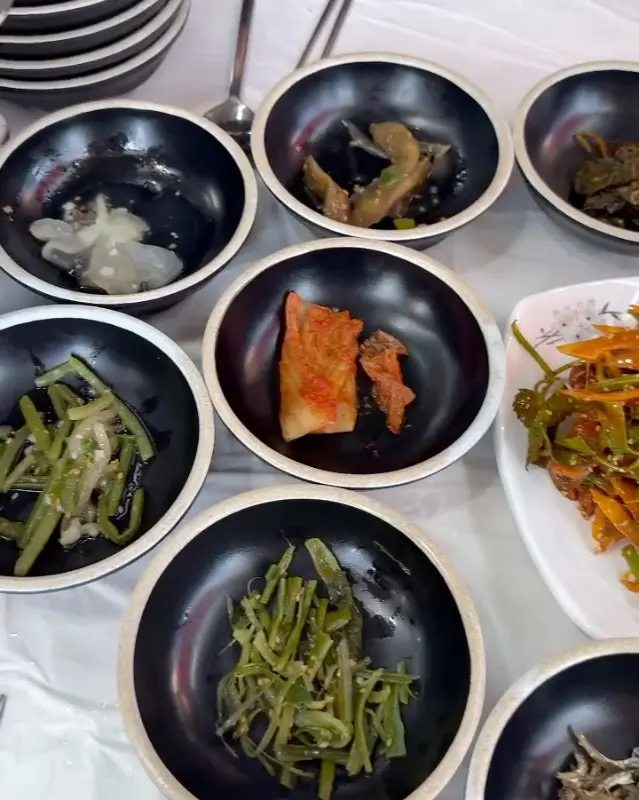 다양한 밑반찬들