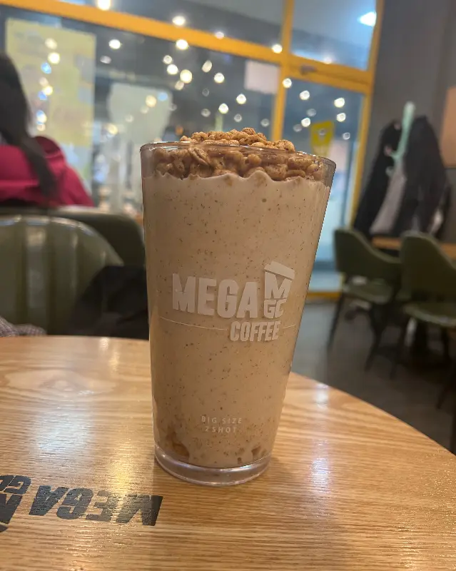 메가커피 매장 외부