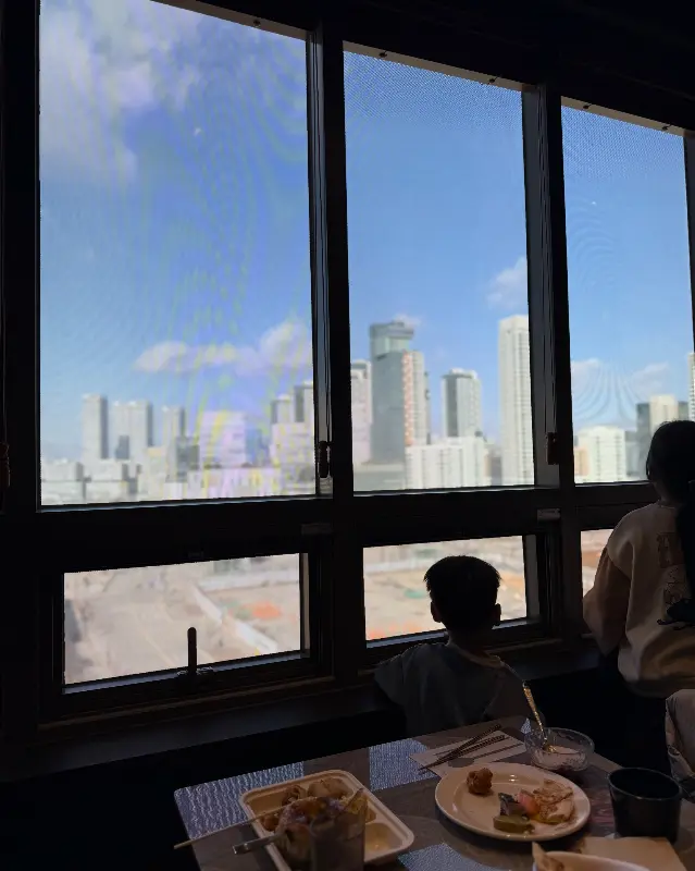 창밖으로 보이는 세종시 전경