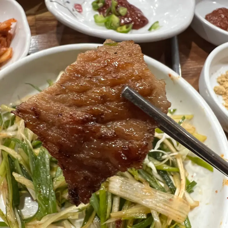 윤기 흐르는 돼지갈비